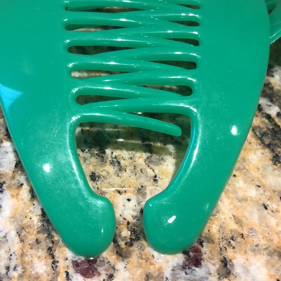 2.  sets authentic Y2K  green large hair combs - Picture 6 of 9